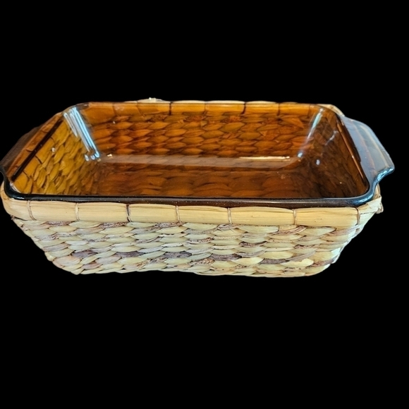 Retro Anchor hocking loaf pan with wicker basket. - Picture 2 of 8